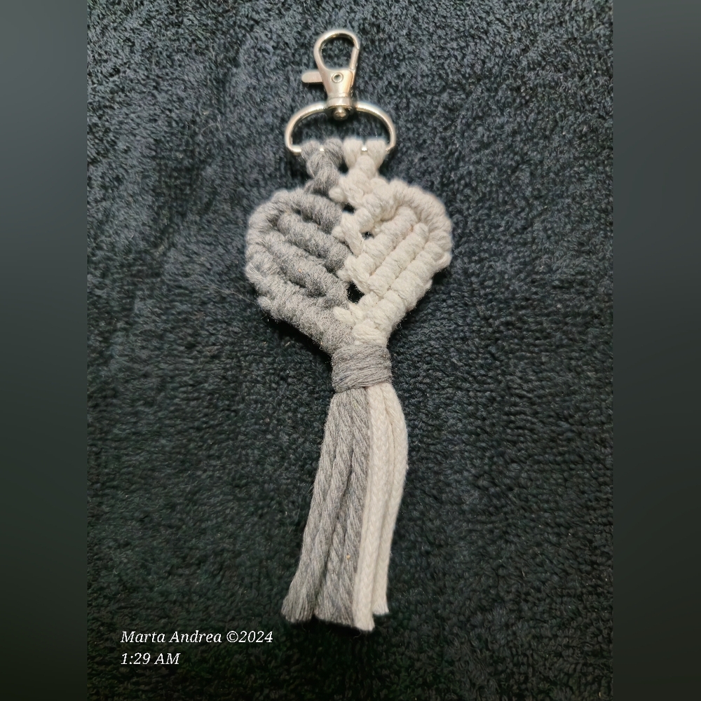 NWOT Handmade Macrame Heart Keychain - Picture 3 of 3